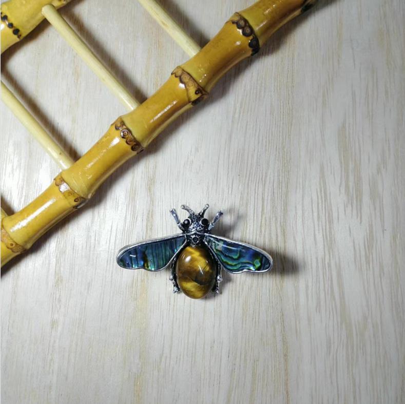 Shell Embedded Butterfly Brooch Pin Pendant With Fashionable Purple Crystal For Women And Men