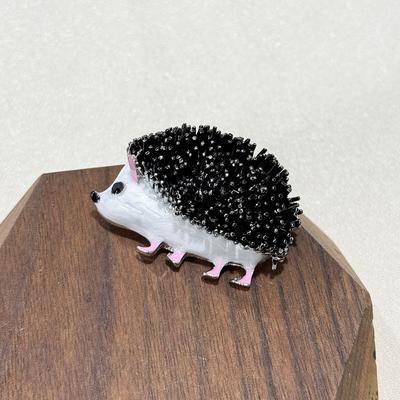 Новая высококлассная мультяшная брошь-ежик с эмалью, модная, с яркой индивидуальностью, универсальная, в виде животного, милый женский аксессуар для сумки