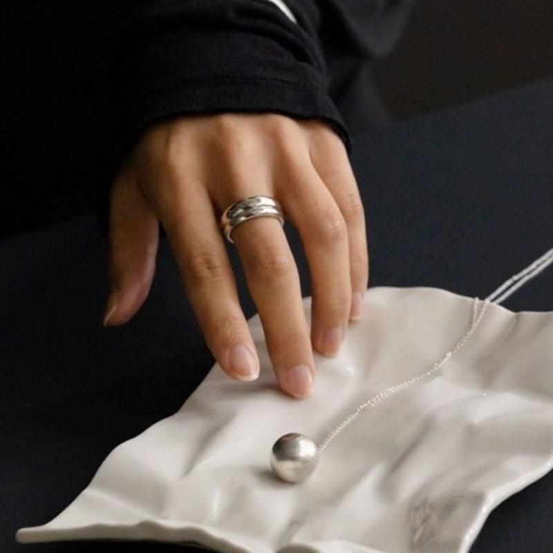 THE ACHROMATIC TWO ASYMMETRIC LINES SILVER ring