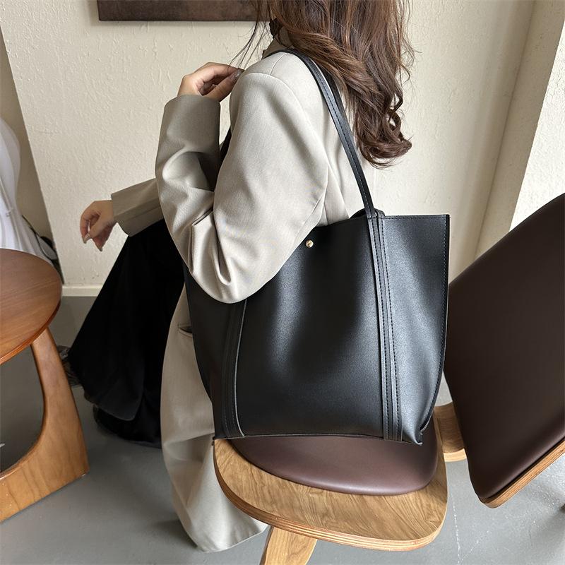Textured Commuting Foreign Style Large Capacity 2024 Autumn Retro New Fashion Foreign Style Casual Shoulder Portable Tote Bag