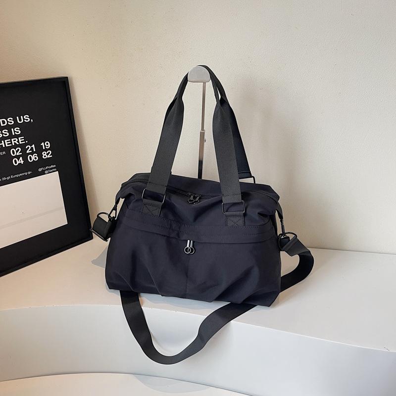 Спортивная сумка большой вместимости для отдыха 2025 новая корейская версия модная в иностранном стиле сумка через плечо простая дорожная сумка-мессенджер