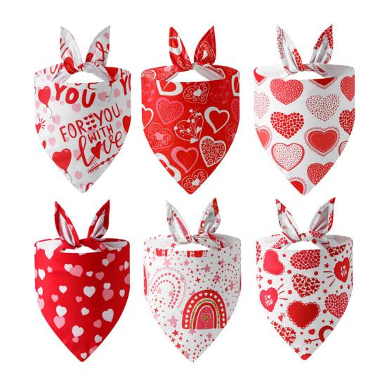 Салфетки для слюны питомца Регулируемый ремешок Изысканный узор в виде сердечек Ткань для чистки питомца Вечеринка в честь Дня святого Валентина питомца День рождения