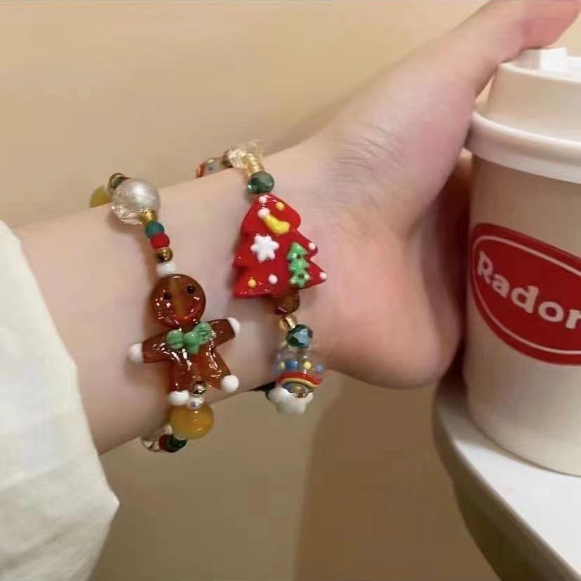 Рождественский бисерный браслет «Пряничный человечек» - Праздничный дизайн, ручное украшение