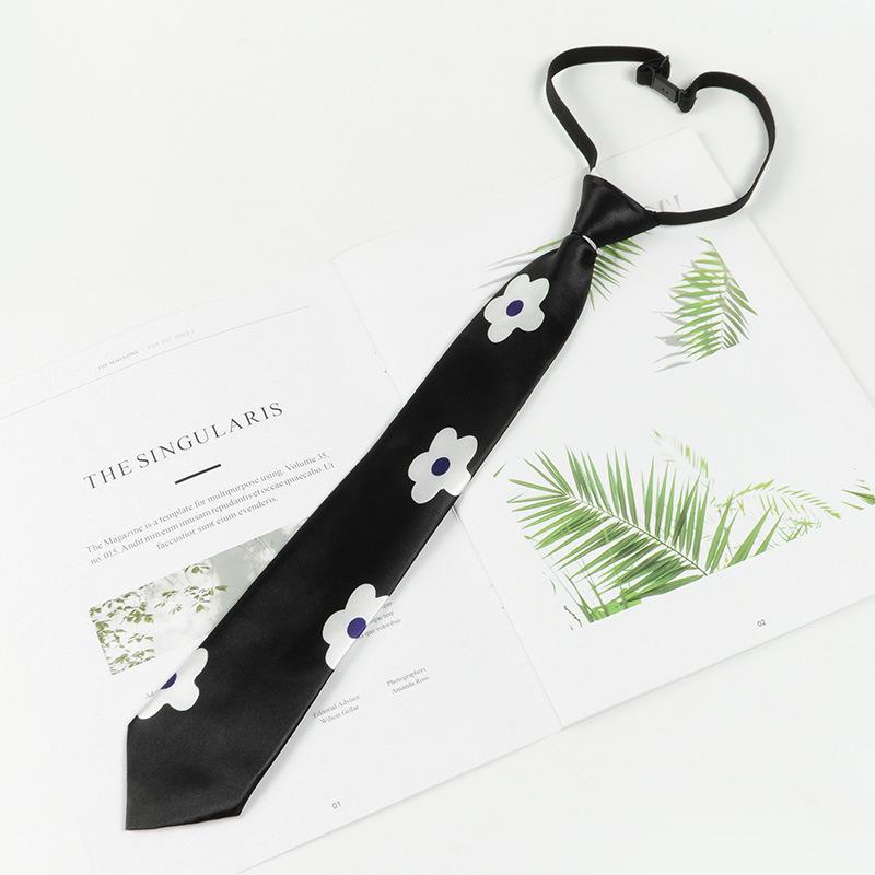 Галстук в стиле ретро в японском колледже: Коричневые, бордовые и черные полосы для женщин