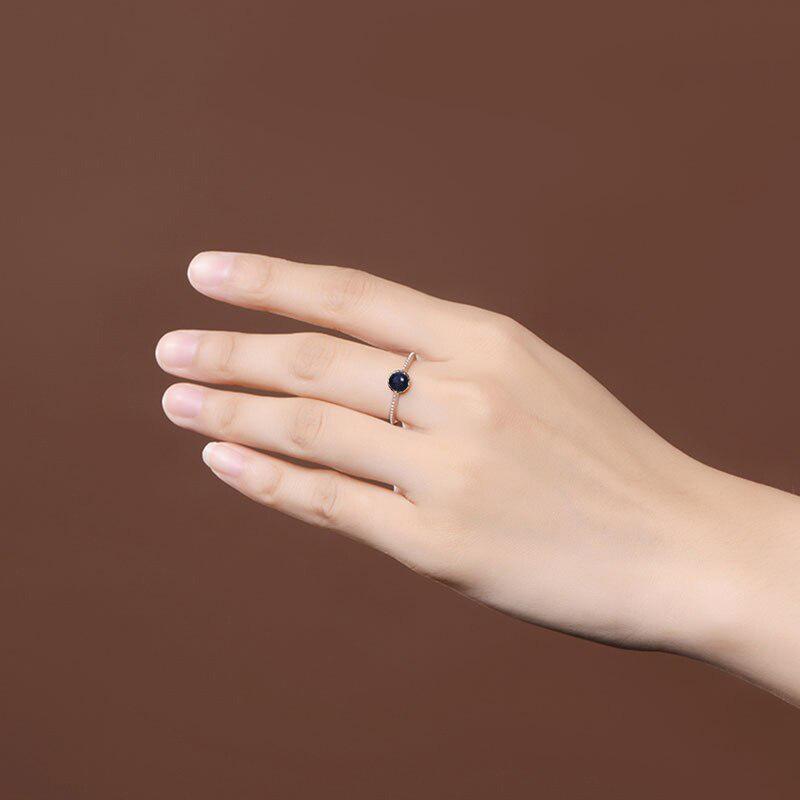 Женское колечко с серебряным покрытием и глазком тёмно-синего цвета