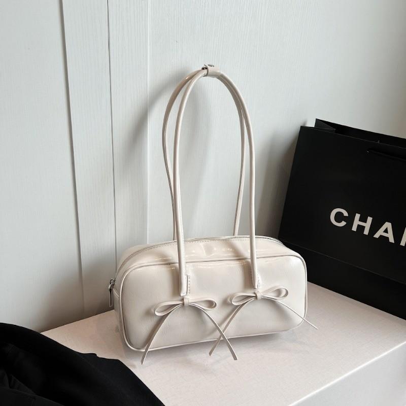 IELGY Large Capacity Commuter Handbag