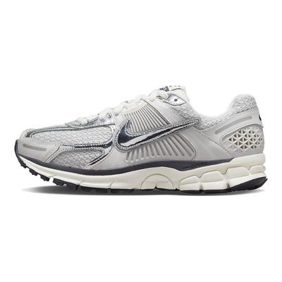 Air Zoom Vomero 5 Photon Dust серебристо-металлик женские кроссовки Chrome Gridiron Sail FD0884-025