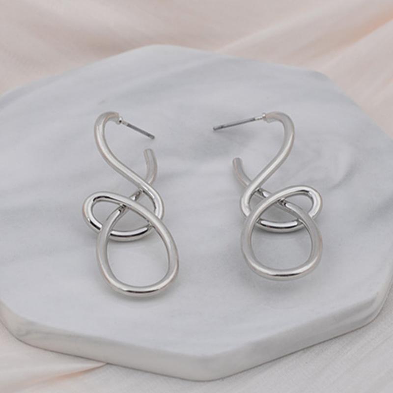 Полые нерегулярные витые завязанные серьги-гвоздики, уникальный дизайн, минимальзитовые серьги, женские вечерние украшения для ушей