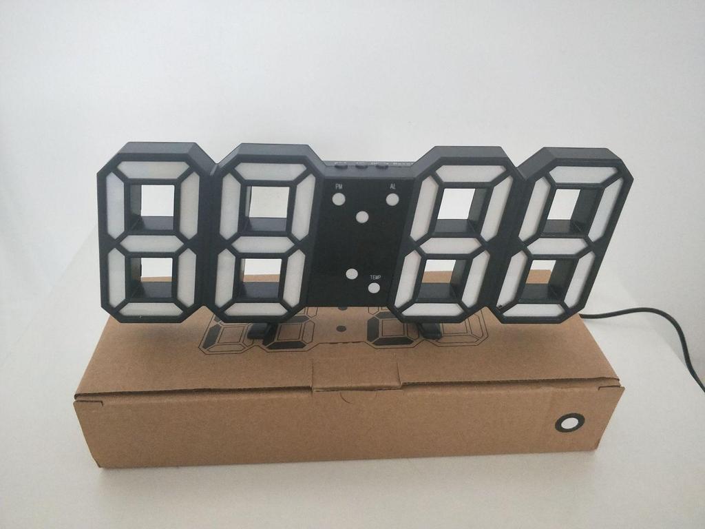 Настенные 3D LED часы в корейском стиле с фоточувствительным дисплеем
