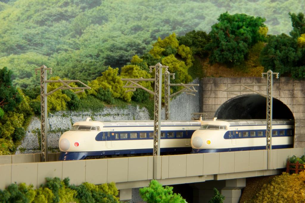 Rokuhan Z Gauge JNR 0 Series Shinkansen Early Type Set Railway Model Train "Hikari No. 1" 12-Car T020-1