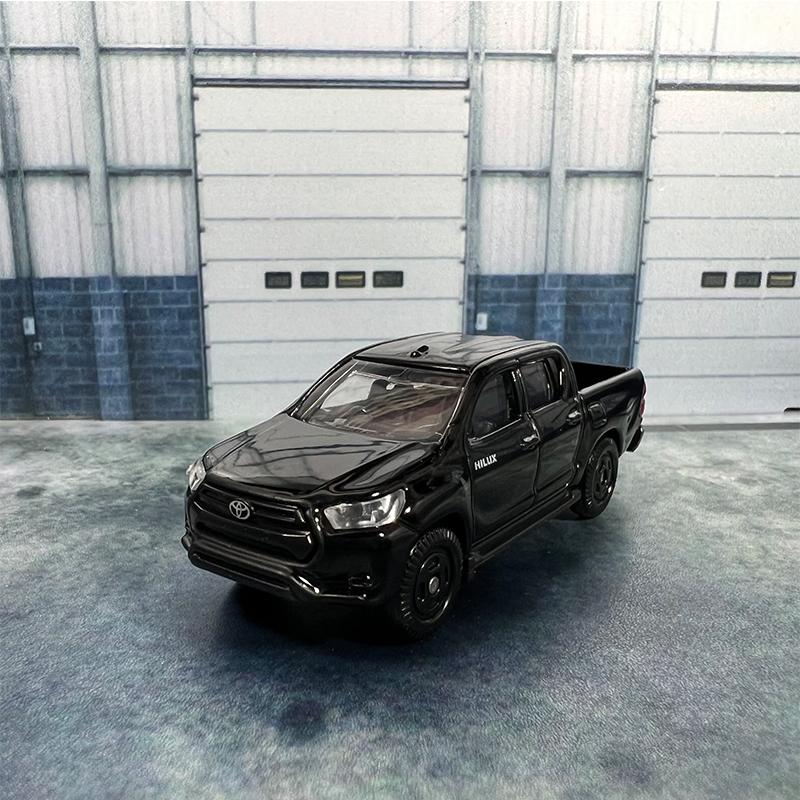 Toyota Hilux Литые модели автомобилей и игрушечные транспортные средства Модель автомобиля Масштабная миниатюрная модель автомобиля для детей