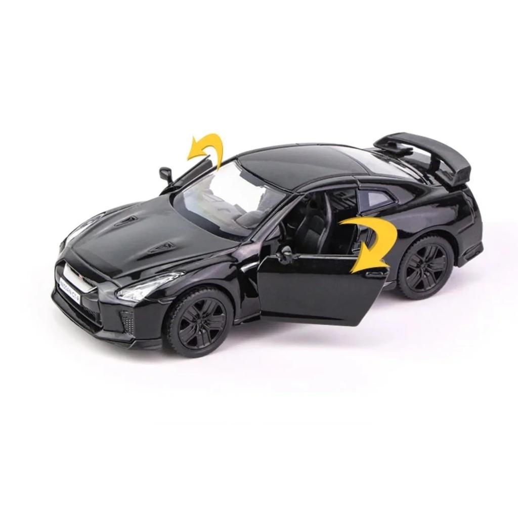 1/36 Nissan GTR Металлическая модель автомобиля Игрушки для мальчиков Литая модель автомобиля с инерционным механизмом Коллекционная машина для детей Подарки Игрушки для взрослых