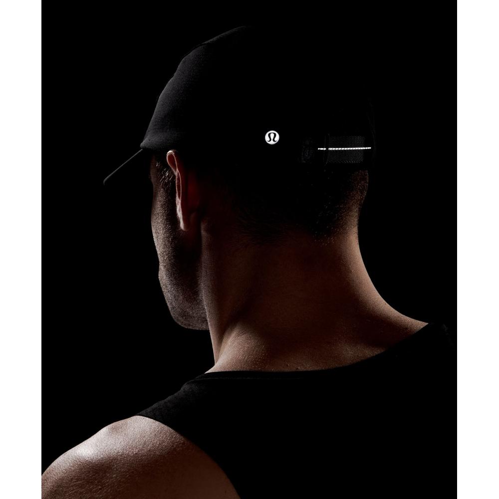 Шапка Lululemon Fast And Free с многопанельной конструкцией Blk