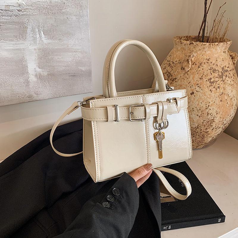 Высококлассная маленькая сумка женская 2025 новая осенне-зимняя ретро универсальная сумка-мессенджер модная портативная рабочая маленькая сумка