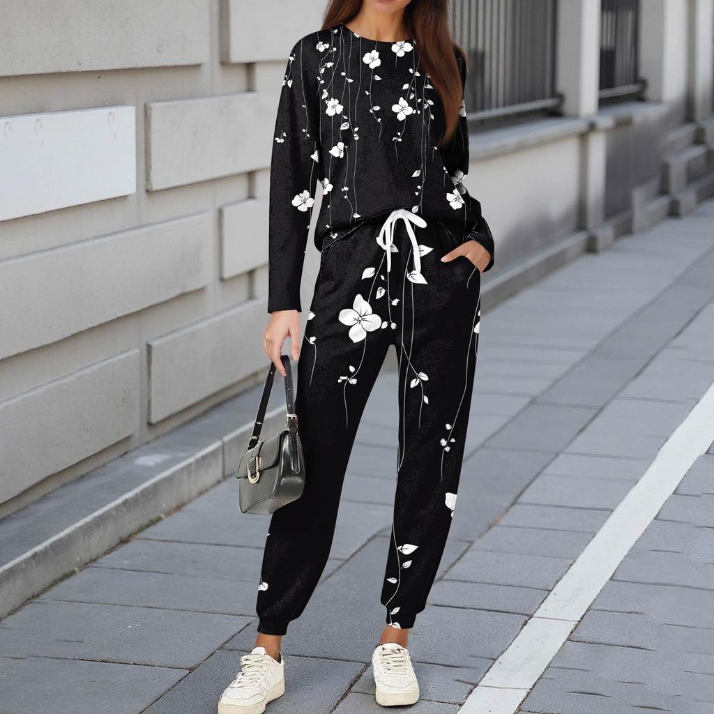 Комплекты для женщин из 2 предметов: футболки с круглым вырезом и длинным рукавом, принтованные спортивные брюки с карманами