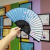 Складной вентилятор Элегантный ручной вентилятор с цветочным узором и подвеской с кисточкой Легкий портативный вентилятор для производительности