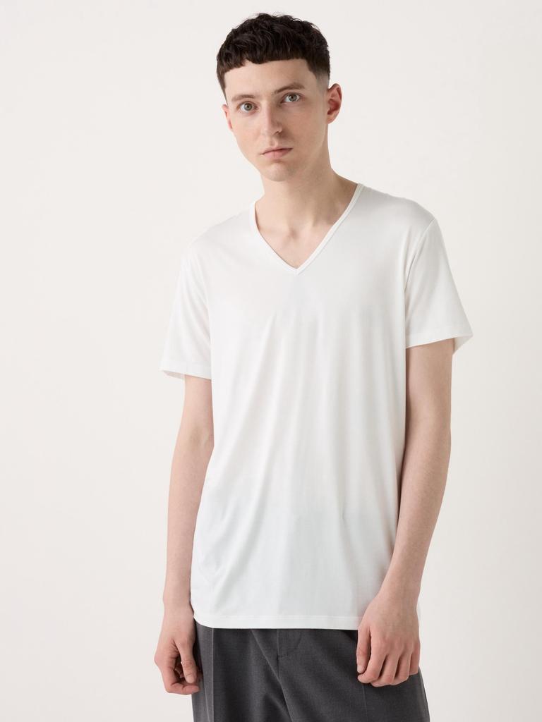 Uniqlo Japan HeaTTech V Neck T  shorT sleeVe 
