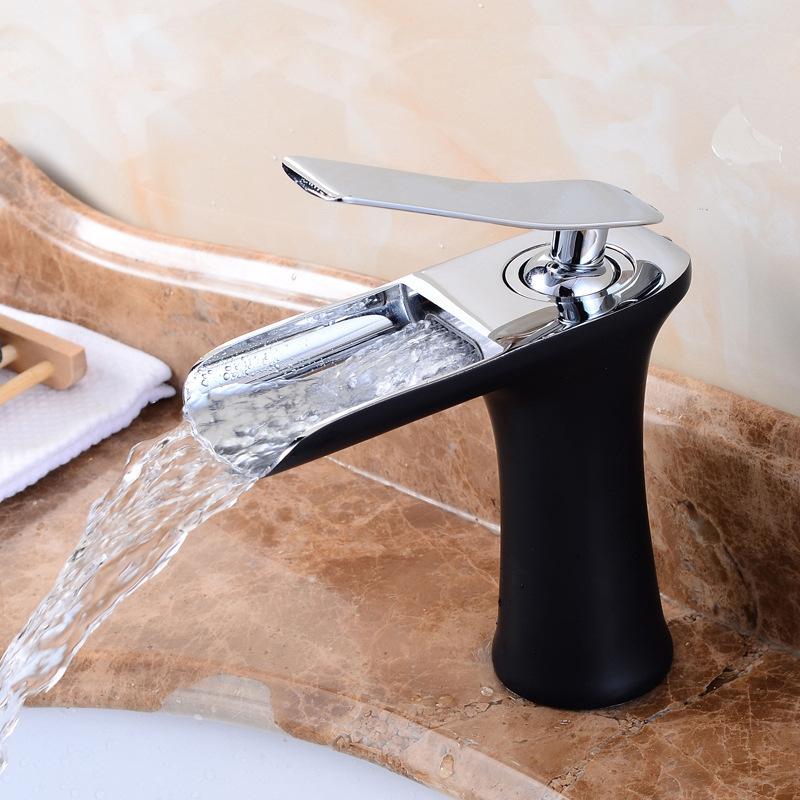 Медный ретро-смеситель для раковины с водопадом и одним отверстием над столешницей под столешницей Ретро-смеситель для горячей и холодной воды