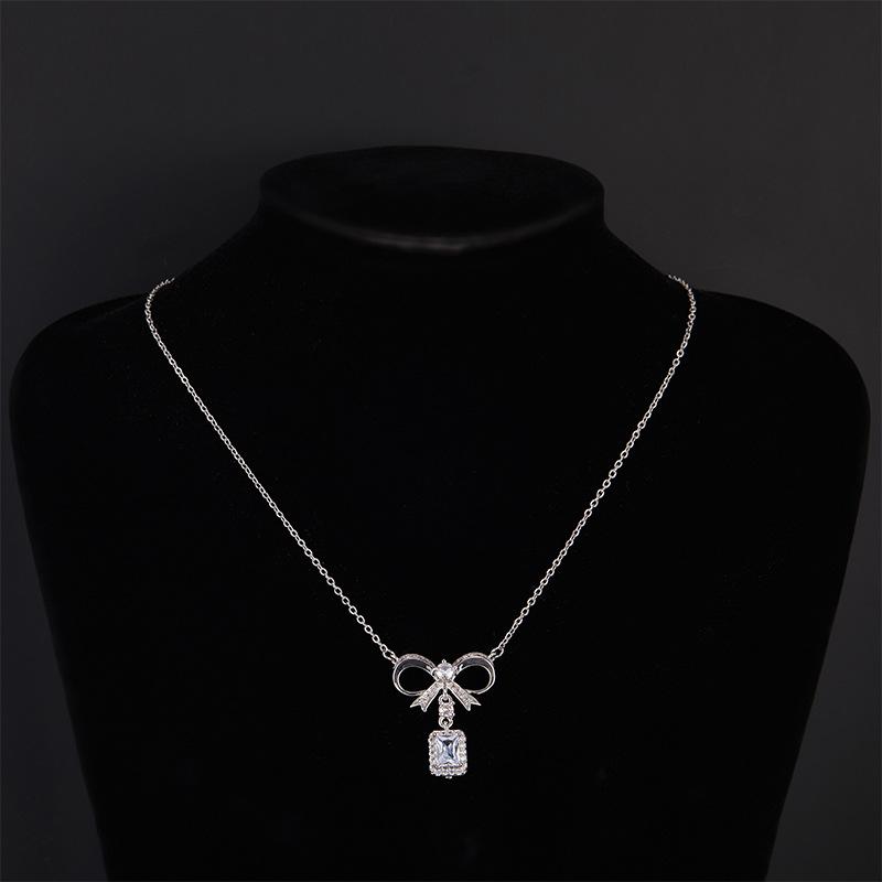 Ожерелье-бант Женское Премиальное Чувство Простое Повседневное Универсальное Подвеска с Квадратным Бриллиантом Нежная Цепочка для Ключицы