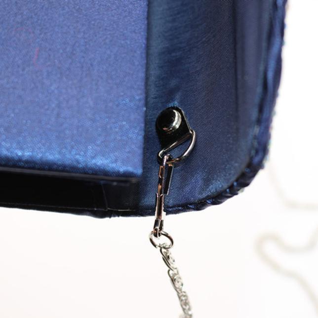 Женский клатч со стразами