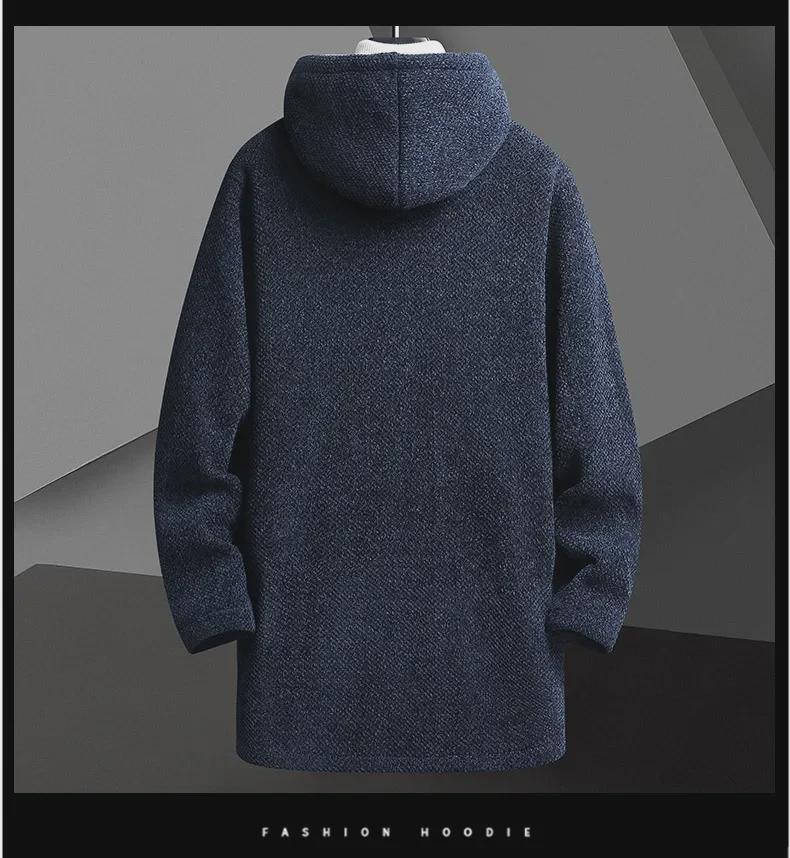 Тренд на длинное пальто-свитер из шенилла с капюшоном