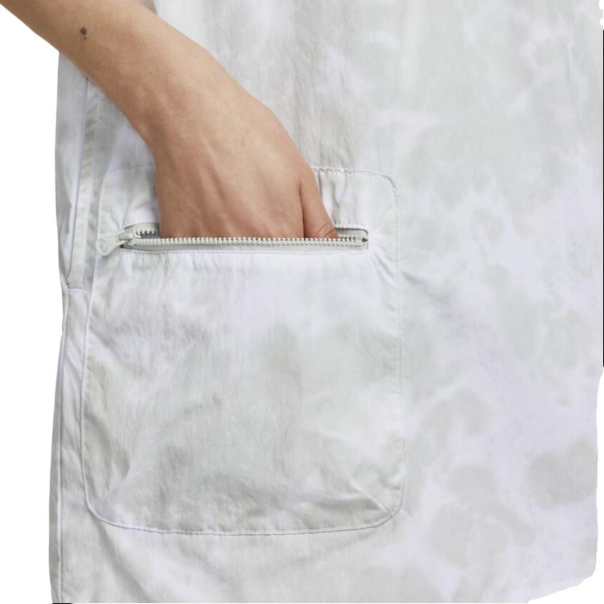 Nike Спортивное платье без рукавов с вышитым логотипом Tech Pack, с полумолнией и принтом тай-дай, женские платья светло-серебристого цвета DV8486-034