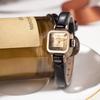 Simple Retro Women's Quartz Watch with a Compact Oval Dial and Slim Leather Strap for Everyday Wear
