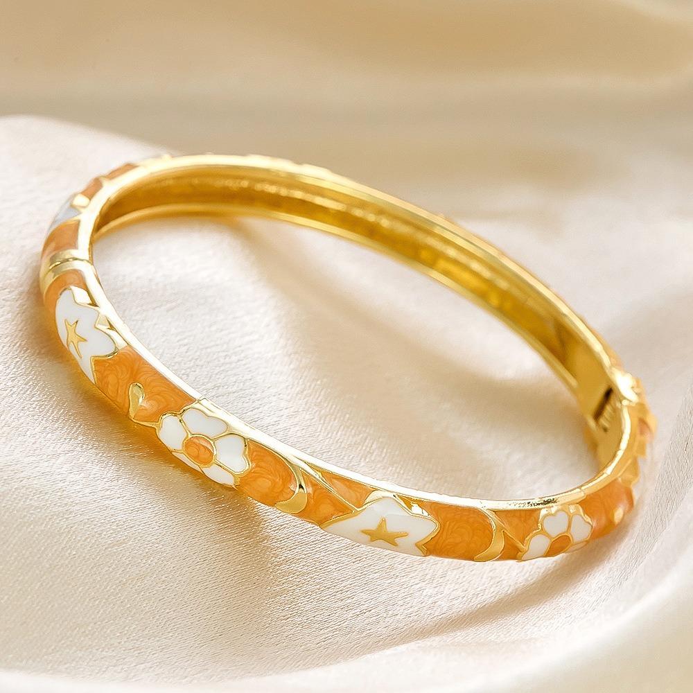 Elegant Enamel Dropped Glaze Flower Texture Closed End Bracelet For Women Retro Gold Copper Metal Bracelet Party Zircon Gifts