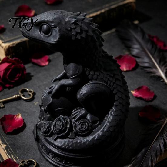 Spooky Office Desk Ornament 3D Printed Gecko Skeleton Rose Ornament, Gothic Resin Unique Halloween Table Decoration Statue, Desktop Animal Sculpture