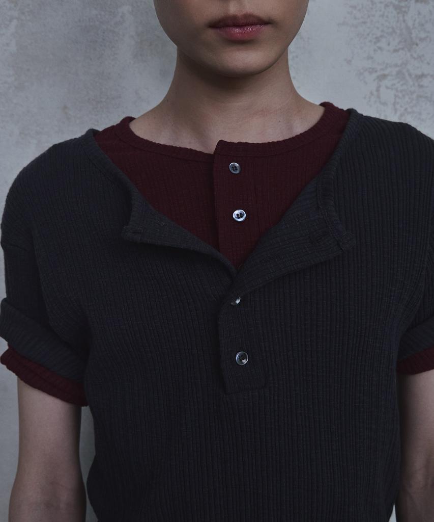 PARADIGMFILM [Ep.02] Slub Layered Henley Neck Knit Top (Charcoal)