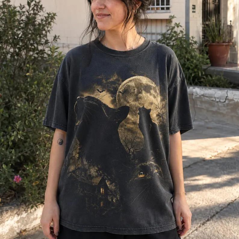 Vintage Howling Black Cat Halloween Comfort Tee