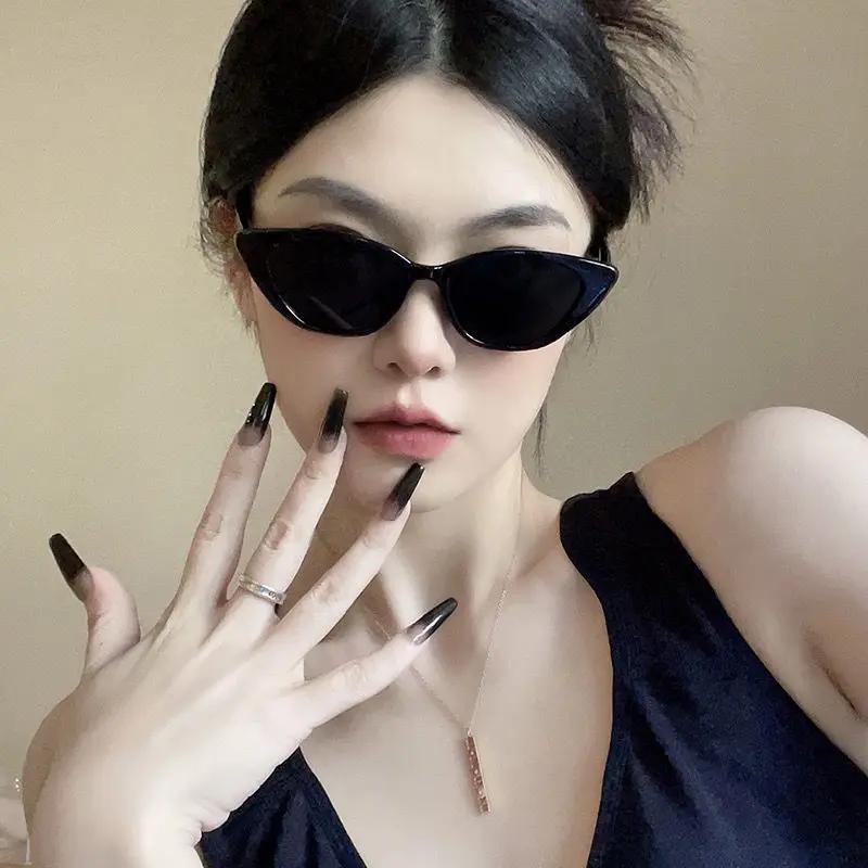 Темпераментный кошачий глаз Ретро стиль Премиальные солнцезащитные очки Женские Мужские Уличные солнцезащитные очки Модные трендовые очки