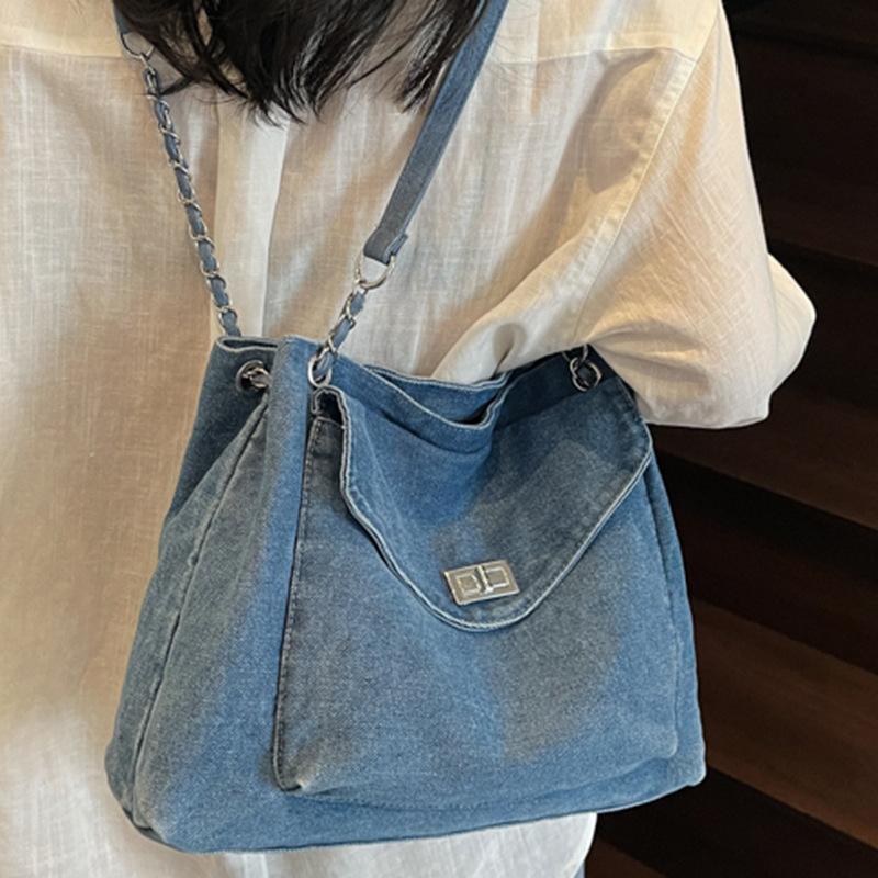 Trendy new 2025 Korean version single shoulder oblique span bag chain commuting large capacity stray bag women's bag denim underarm bag