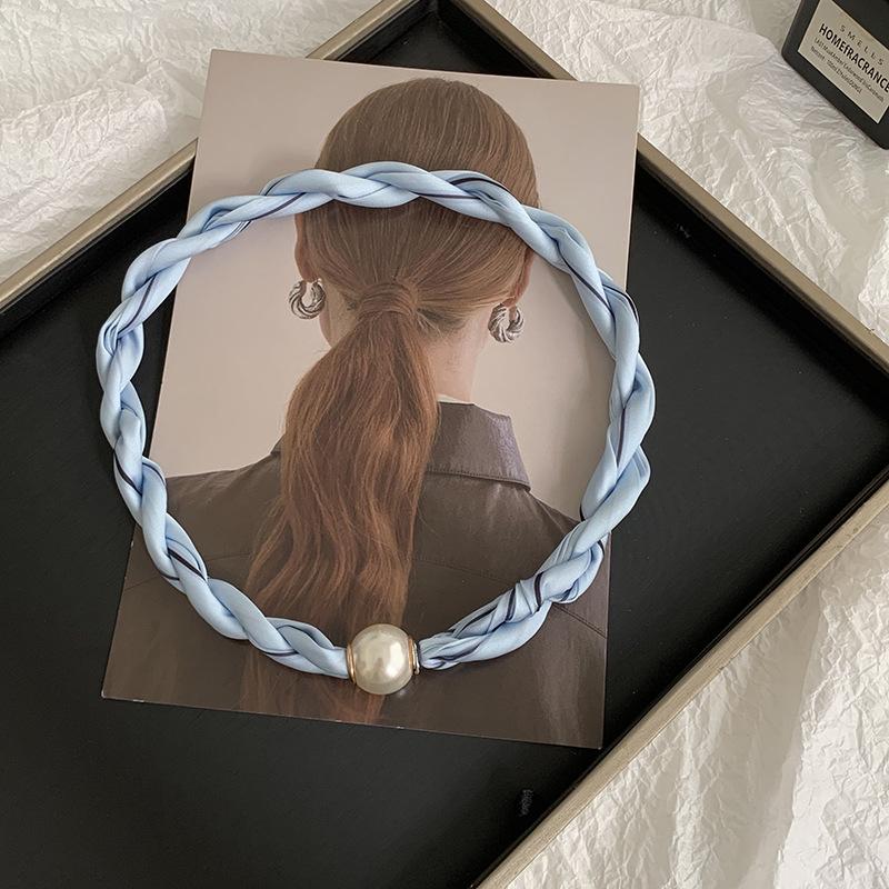 Pearl Necklace Twist Silk Scarf High-end Neck Protection Scarf with Shirt Magnetic Silk Scarf Simple Scarf Collarbone Chain