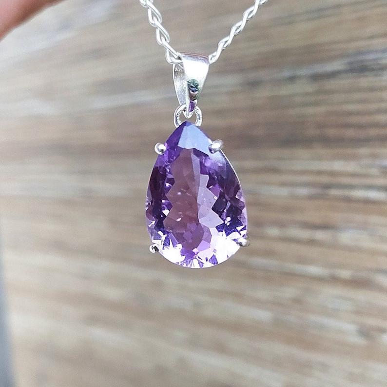 Кулон из натурального фиолетового аметиста - февральский кулон с камнем - аметист грушевидной огранки