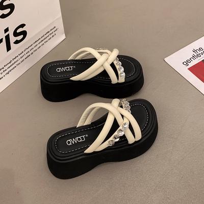 Женские тапочки новые летние сандалии модные со стразами на толстой подошве пляжные крутые тапочки