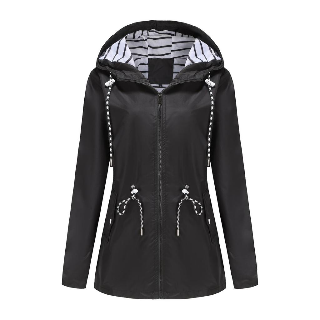 Женские ветровки с капюшоном. Водоотталкивающая ветровка в полоску с кулиской. Длинные рукава. Большой свободный плащ. Молния средней длины. Ветрозащитные куртки.