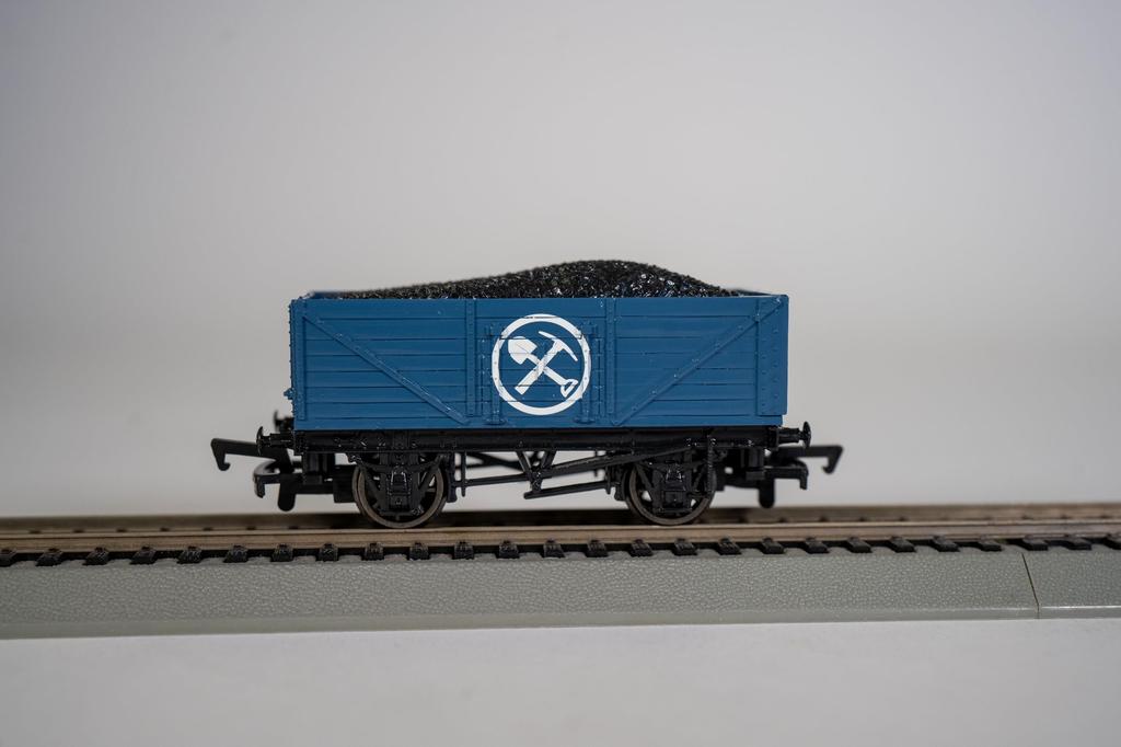 Bachmann HO Gauge Thomas the Tank Engine Coal Car Blue Railway Model Freight Car 28-77001