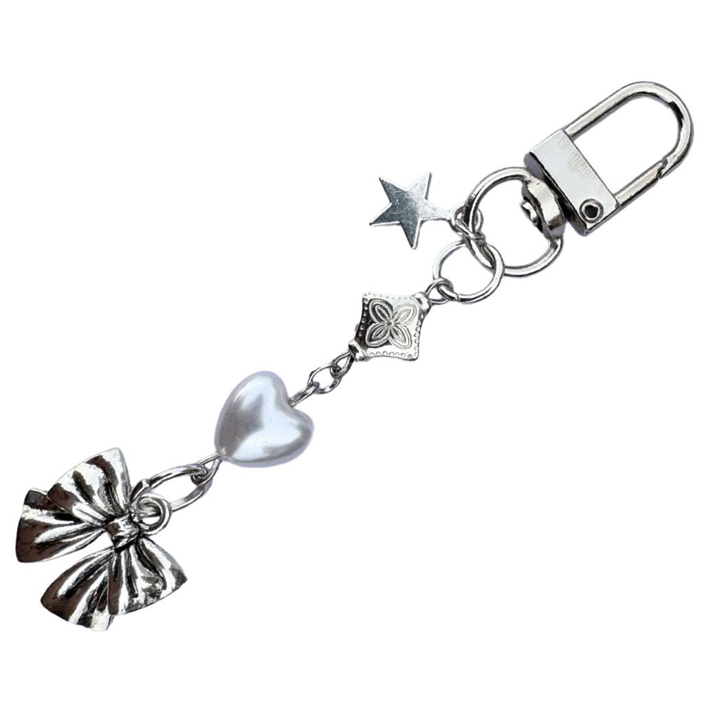 Elegant Phone Charm Silver Heart Chain Bag Pendant for Backpack Purse Wallet Stylish Keychain Accessory for Women