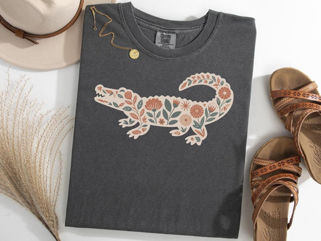 Alligator Floral Shirt, Retro Swamp Animal TShirt, Botanical Gator Tee, Vintage Alligator Silhouette T-Shirt, Wildlife Lover Gift Tee