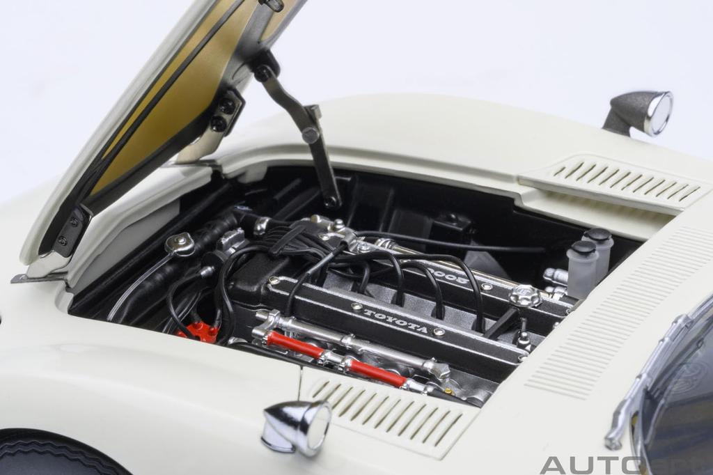 AUTOart Toyota 2000GT 1967 Готовая модель 79546 (белый)