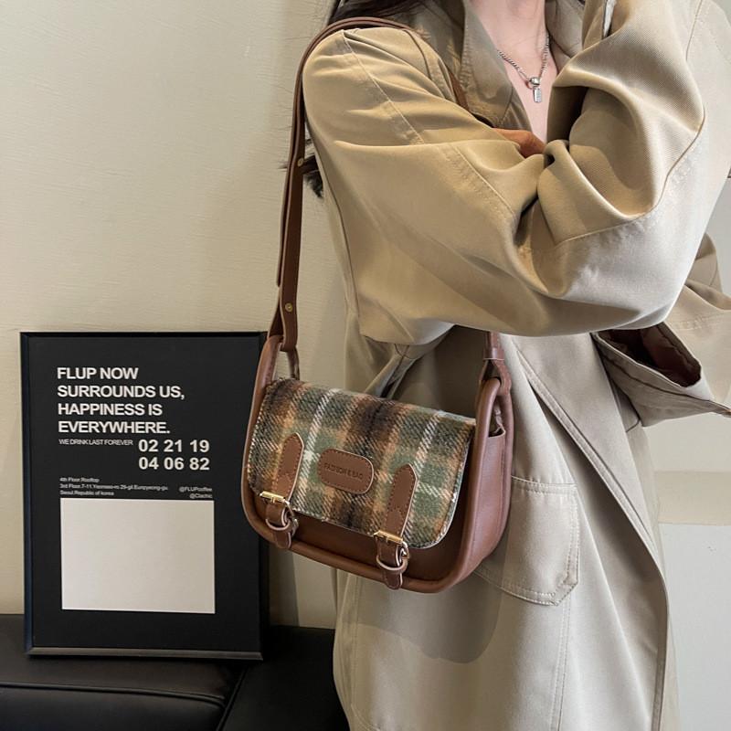 Fashionable Street Style 2024 Winter Plaid Shoulder Bag For Daily Outfits In Green Plaid Brown
