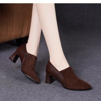 Модные замшевые туфли с острым носком на высоком каблуке в стиле ретро для женщин Модные мокасины Зима 2025 Тенденция Новые элегантные туфли-лодочки Zapatos De Mujer