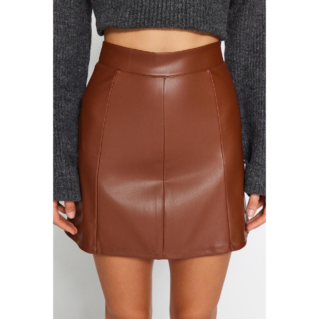Коричневая мини-вязаная юбка из искусственной кожи с высокой талией Twoaw24et00154