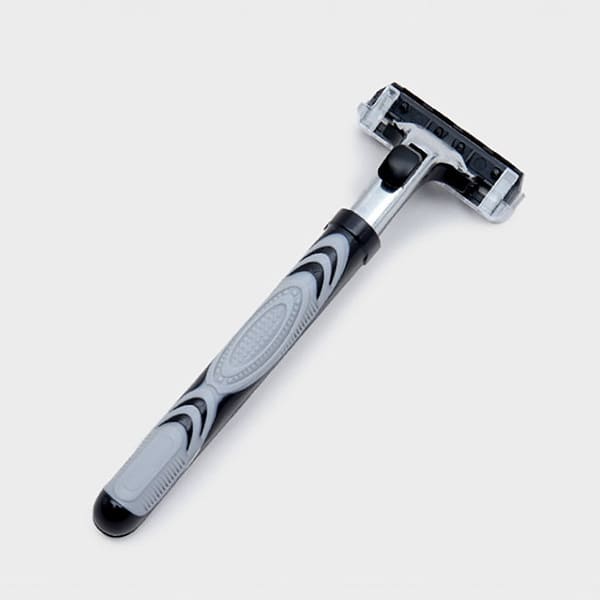 Бритва с тремя лезвиями