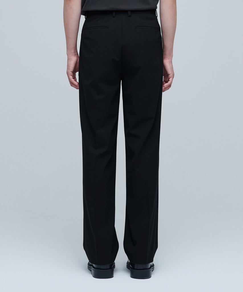 MUSINSA STANDARD Lightweight Three-Puck Semi-Balloon Slacks [Black]