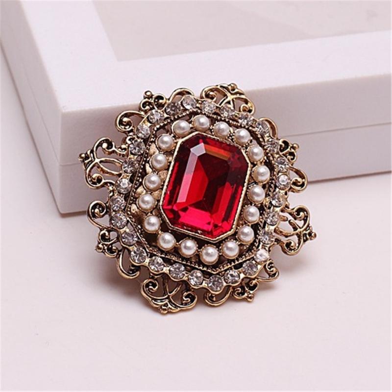 Elegant Clothing Fastener Fashion Accessory Clothing Jewelry Vintage Brooch Crystal Lapel Pin Gift for Woman Girls