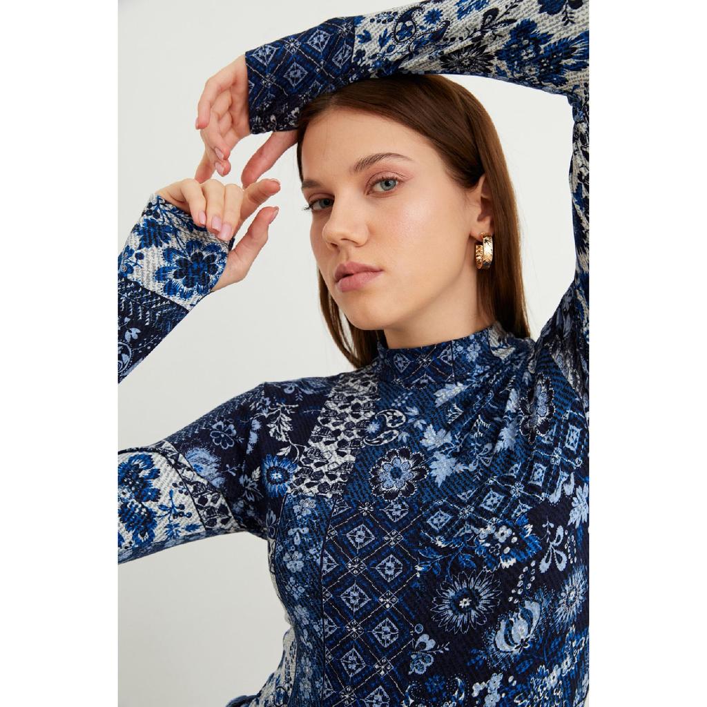 Женское черное боди с деталями на пальцах