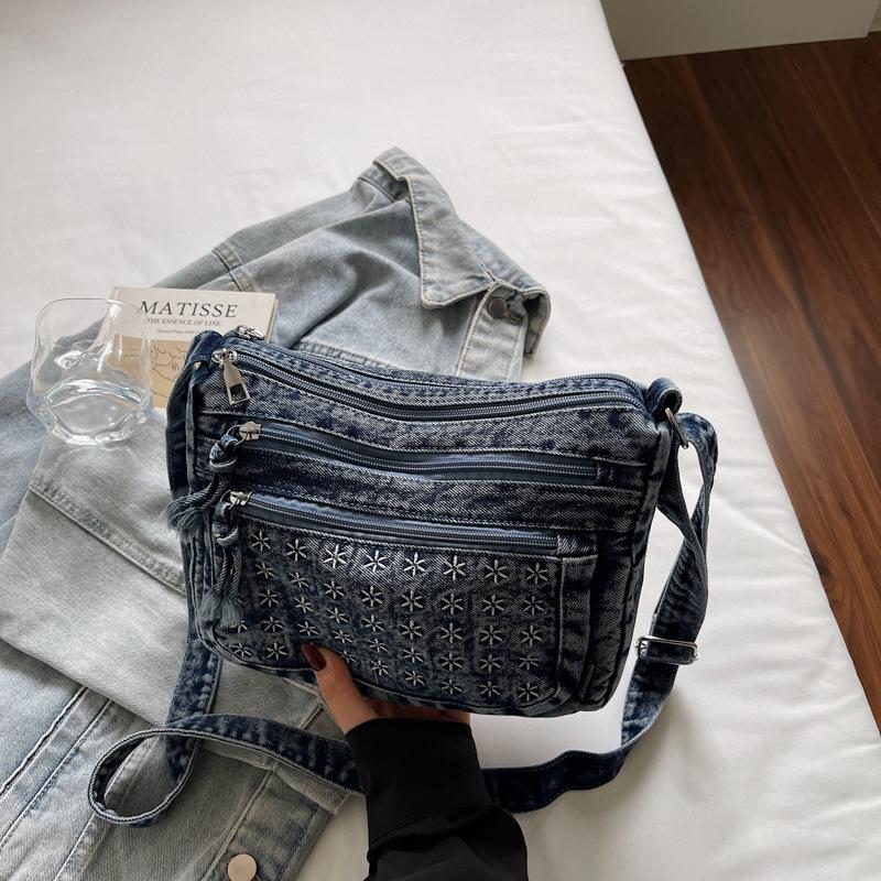 2025 fashion trend foreign personality niche design women's shoulder bag autumn new texture crossbody small square bag