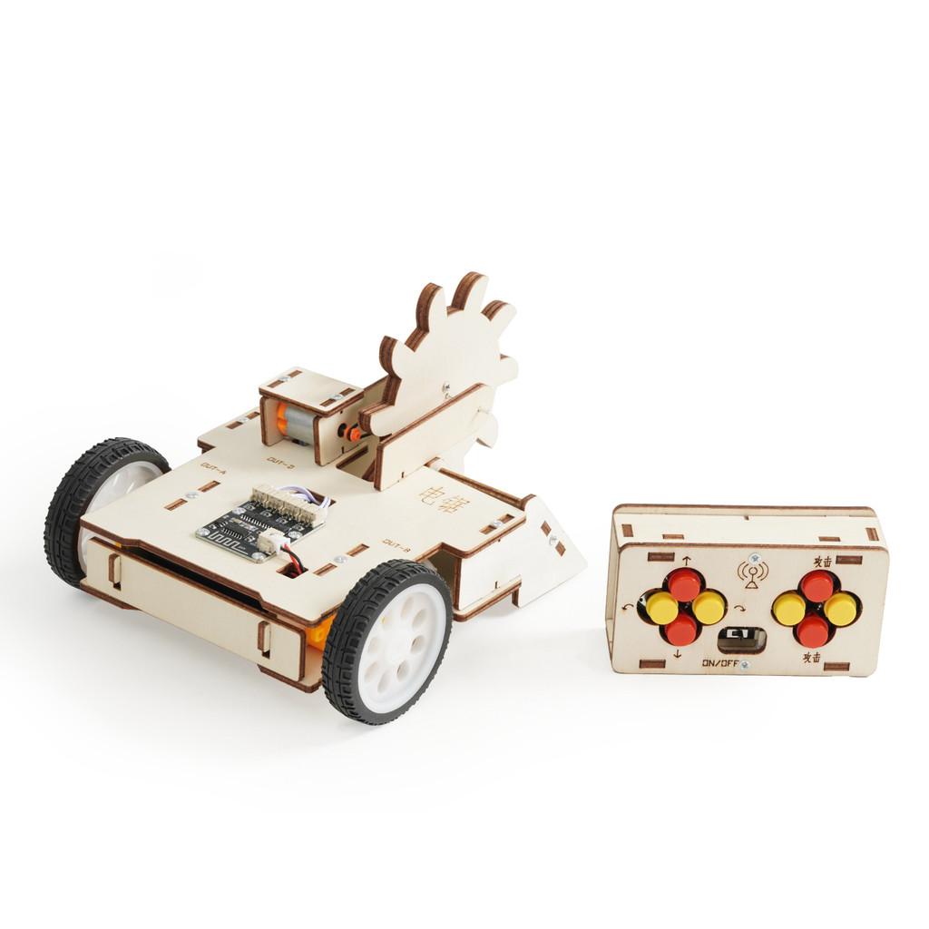 Assembled Remote Wooden Controlled Combat Vehicle With Rotating Children Set Toy